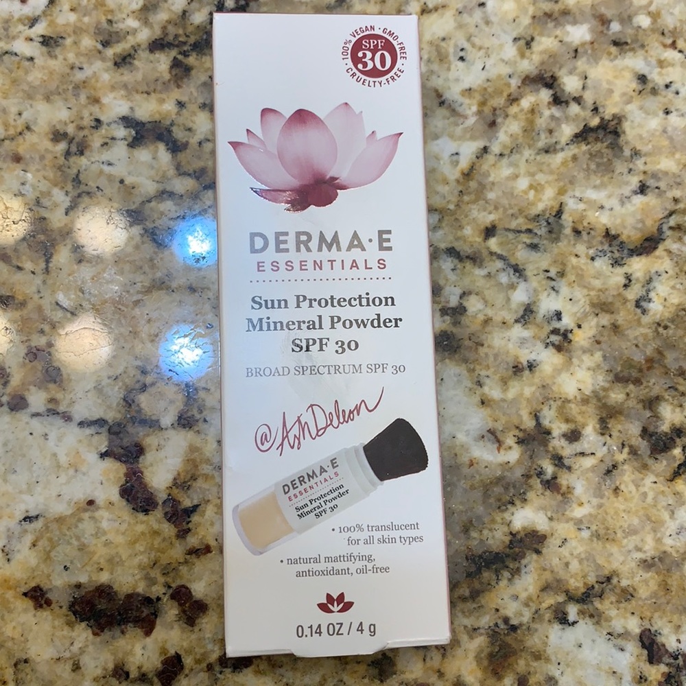 Brand new mineral powder. Translucent so made for all skin tones.